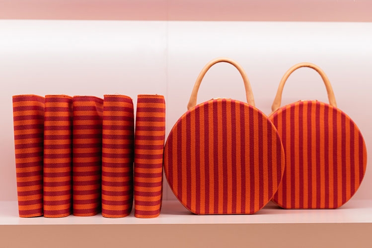 أناقة من Mansur Gavriel