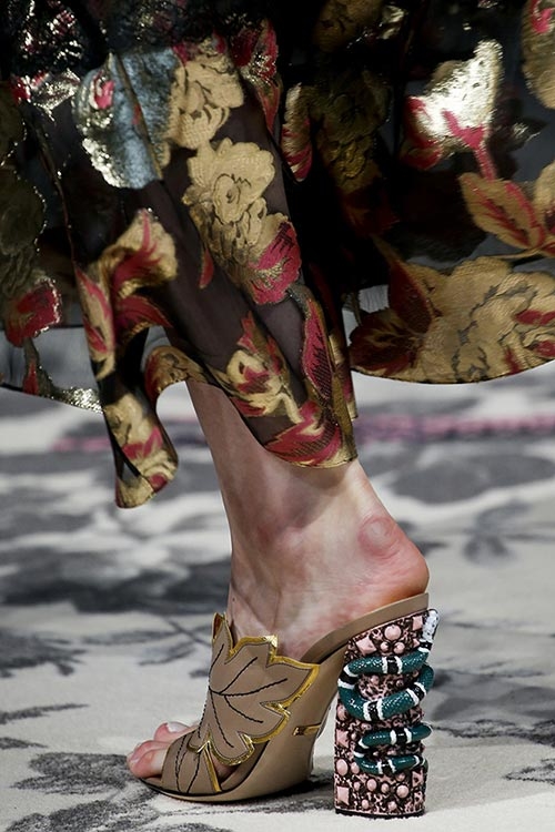 نظرة عن كثب إلى Gucci