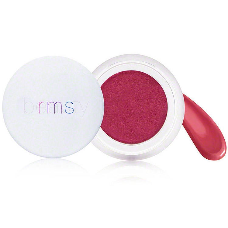 مستحضرات تجميل تحملينها معك