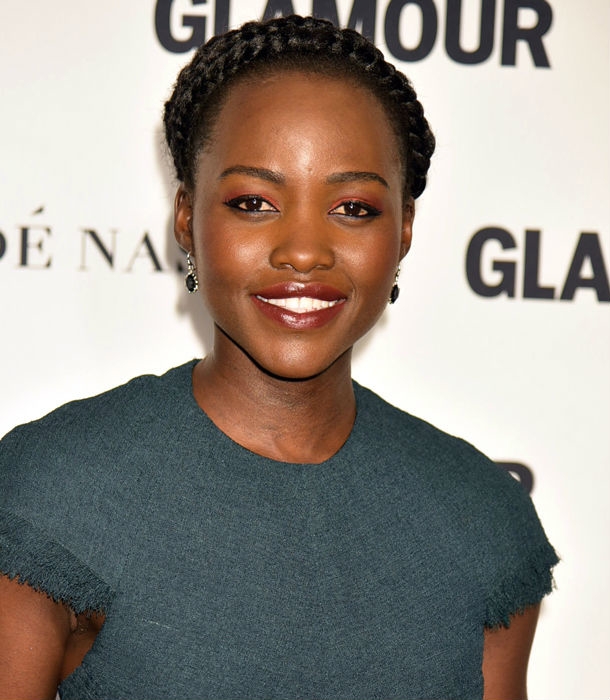 نستلهم تسريحة الضفيرة من Lupita Nyongo
