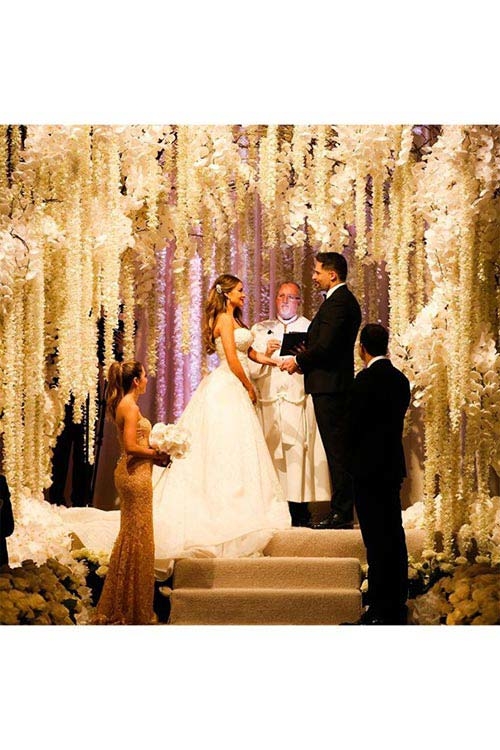 من صمم فستان زفاف Sofia Vergara؟