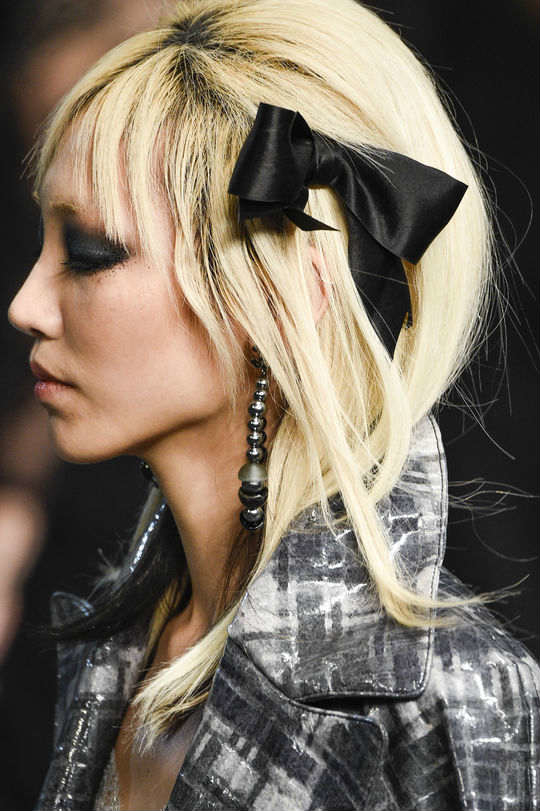 CHANEL تعيد صيحة السموكي الأسود