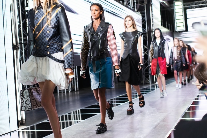 قوة المرأة وجمالها في أزياء Louis Vuitton لربيع 2016