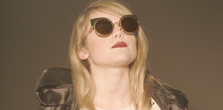 شاهدي فيديو Undone لنظارات EyeShine من Fendi