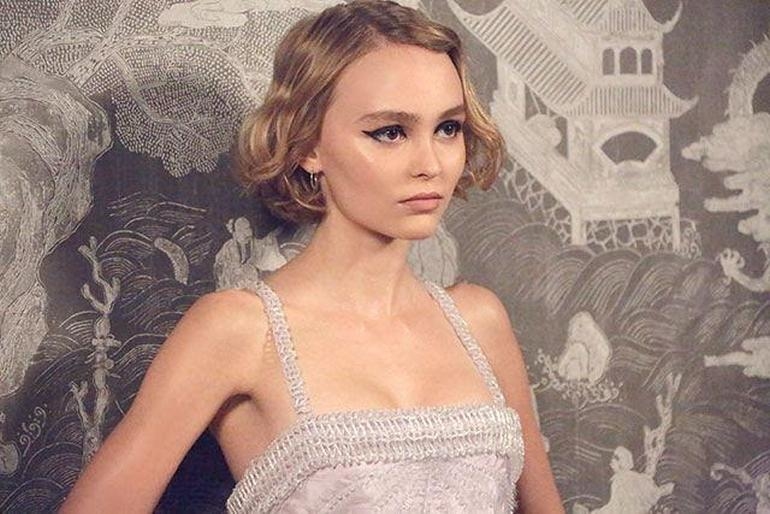 Lily Rose Depp هي الوجه الجديد لعطر Chanel N°5 L’EAU