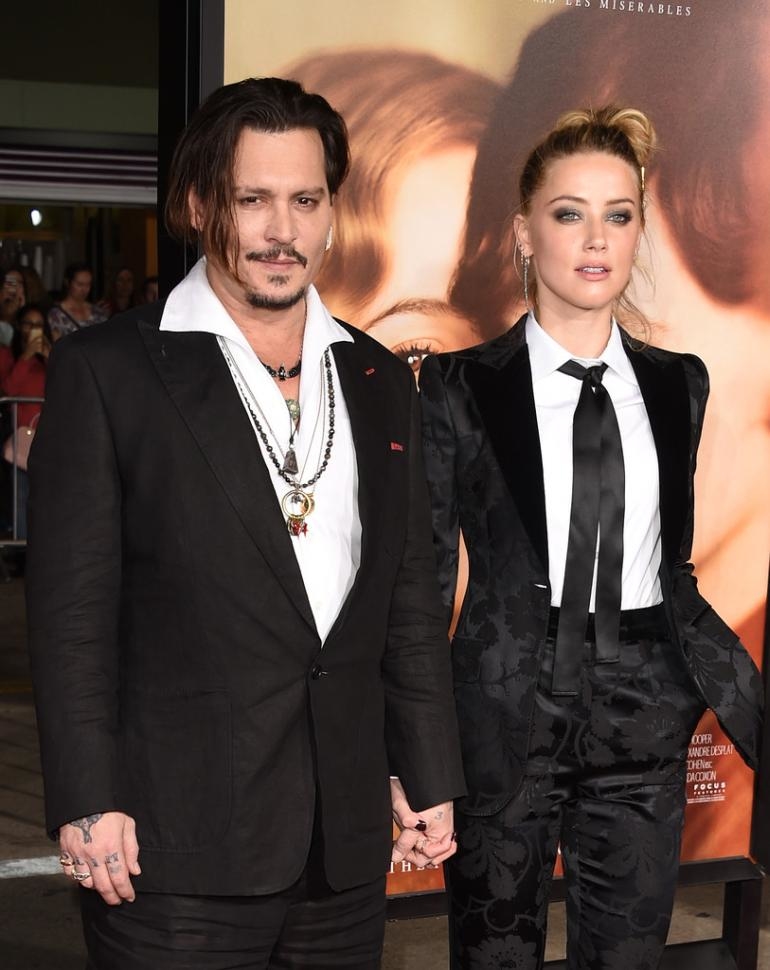 Amber Heard تقاضي من يدافع عن زوجها