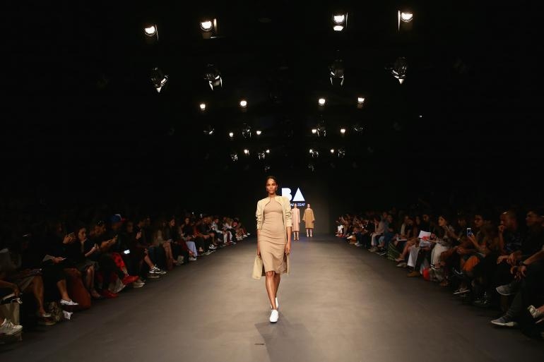 Fashion Forward Dubai   يكرم المواهب في المنطقة