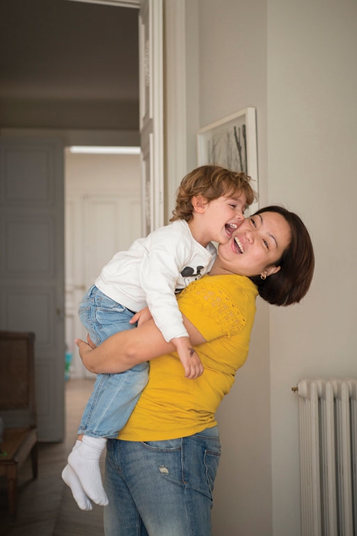 يربّينَ أطفالنا… بعيداً عن أطفالهنّ