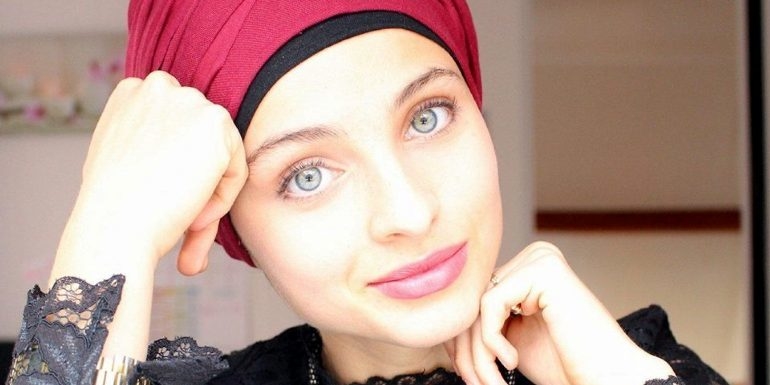 هل يتم إقصاء منال ابتسام من The Voice الفرنسي؟