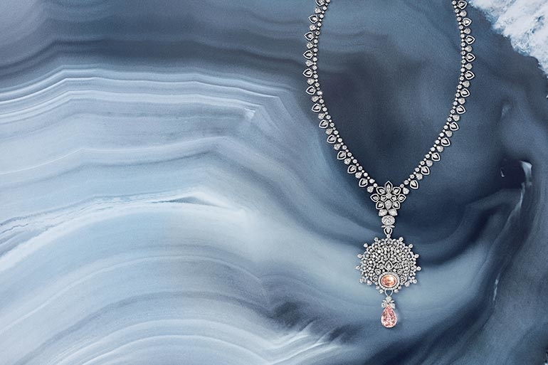 المجوهرات التي لطالما حلمت بها أصبحت بين يديك