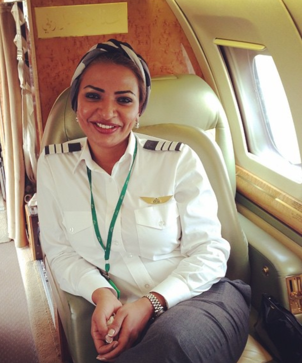 امرأة تحدّت الصعاب لتصبح أوّل قائدة طائرة سعوديّة