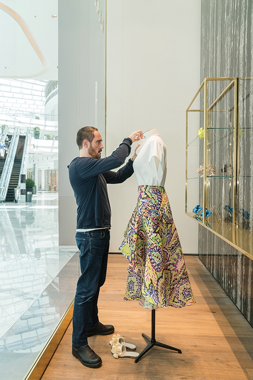 Josep Font يعيد إحياء إرث Delpozo