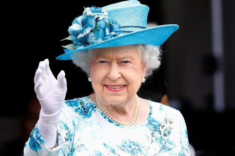 الملكة Elizabeth تكرّم حفيدها هاري على طريقتها الخاصّة