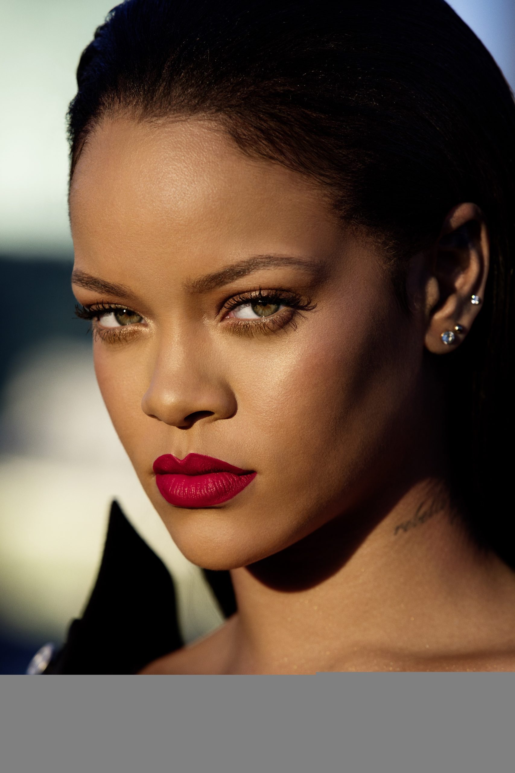 Rihanna سفيرة… لكن لمن؟