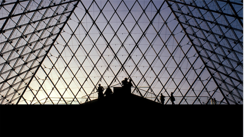 تابعي عرض Louis Vuitton مباشرةً من باريس