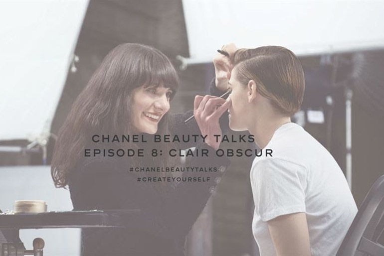 طبّقي الكونتور والماسكارا على طريقة Chanel