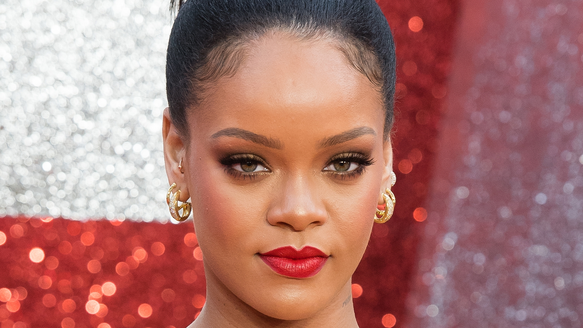 Rihanna على خطى Taylor Swift