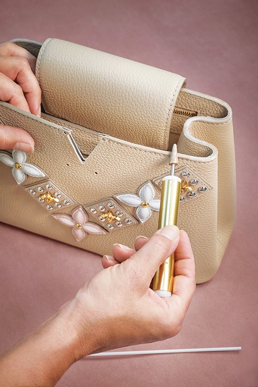 كلّ ما لا يخبرك به الإنترنت عن حقيبة Capucines من Louis Vuitton