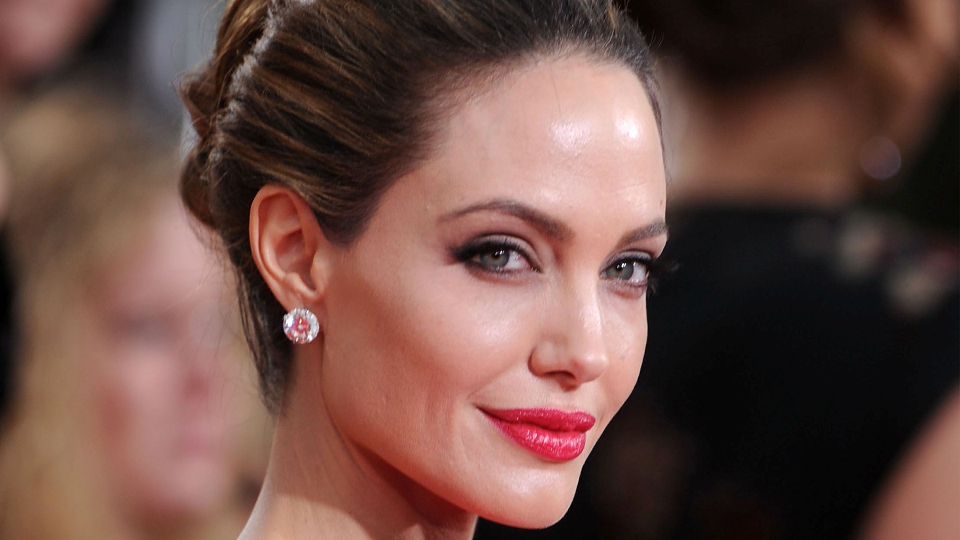 Angelina Jolie في مهمة إنسانيّة في البيرو