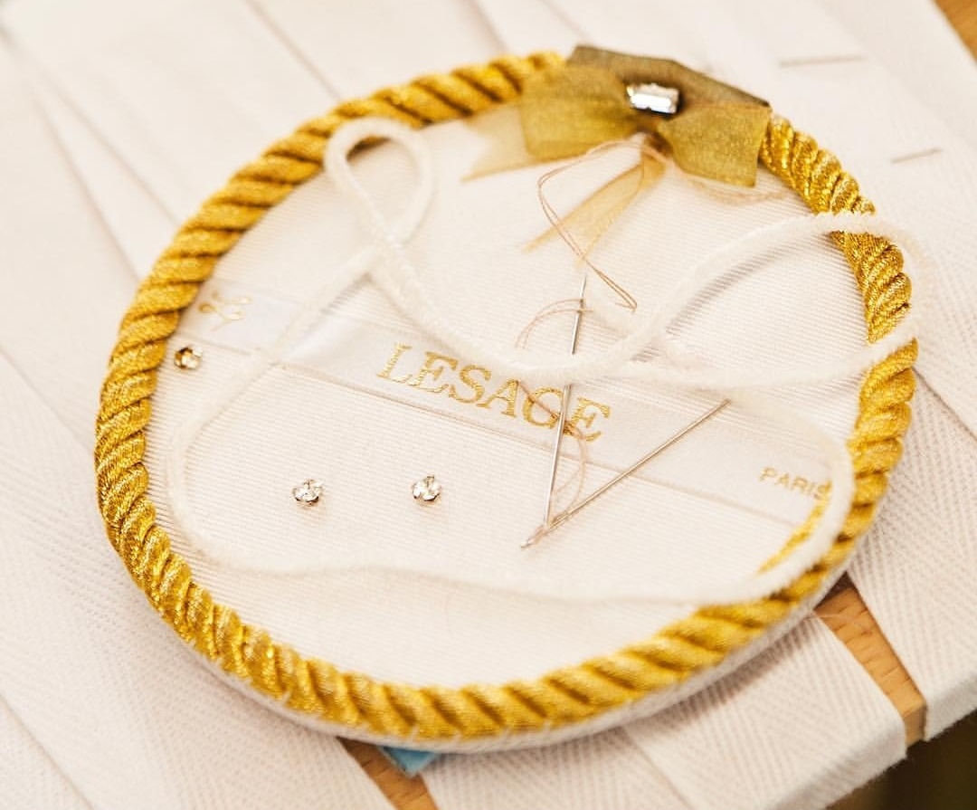 أضيفي تطريز دار Lesage إلى أيّ قطعة لتصبح أزليّة وخالدة