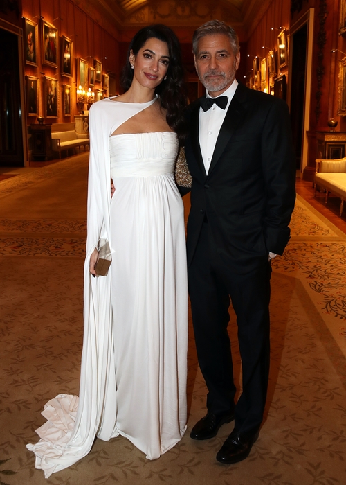 كلّ ما عليك معرفته عن إطلالة Amal Clooney الإغريقيّة