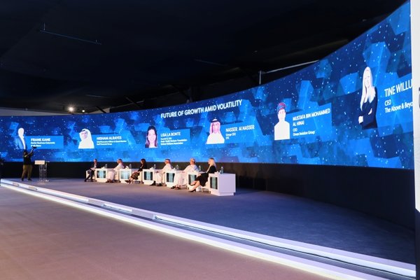 نساء يسطعنَ في عالم الأعمال