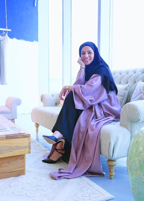 Safia Alshehi: لا‭ ‬يجب‭ ‬أن‭ ‬تمرّي‭ ‬مرور‭ ‬الكرام‭ ‬في‭ ‬هذه‭ ‬الحياة‭.‬ أنت‭ ‬لست‭ ‬ظلّاً،‭ ‬أنت‭ ‬لست‭ ‬عابرة. ‬أنت‭ ‬كيان‭ ‬مستقلّ‭ ‬ومعطاء وجميل‭ ‬ومبدع‭.