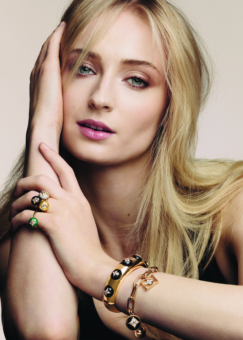 أحصلي على إطلالة Chloë Grace Moretz و Sophie Turner
