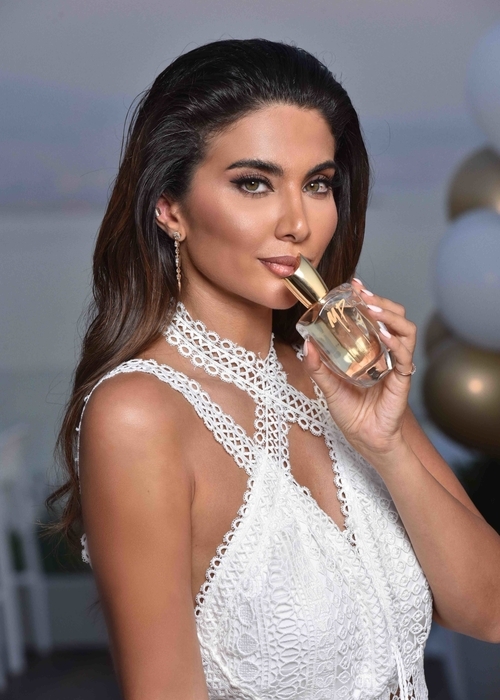 Mlle Paola تنظّم احتفالاً كبيراً وإليك السبب
