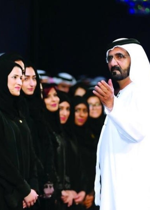 كيف عايد الشيخ محمد آل مكتوم المرأة الإماراتيّة في عيدها؟