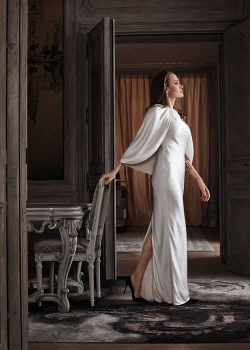 Angelina Jolie تدعم‭ ‬البيئة‬ عبر‭ ‬عطرها‬