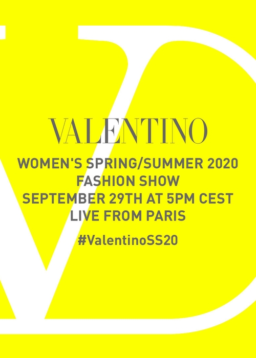 تابعي عرض Valentino مباشرةً من باريس