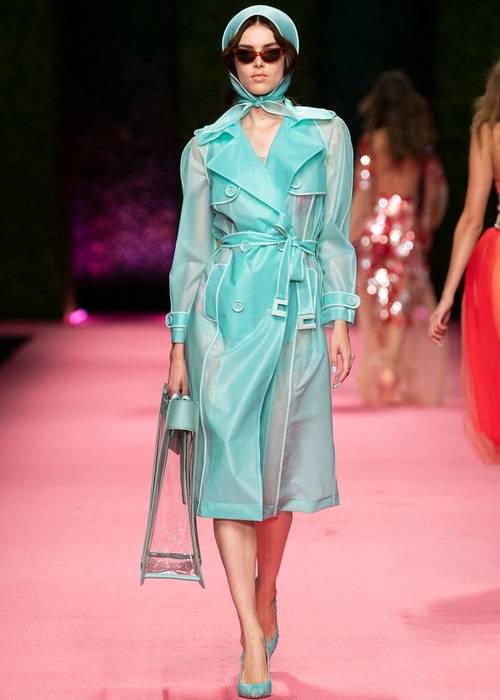 تابعي عرض Elisabetta Franchi مباشرةً من ميلانو