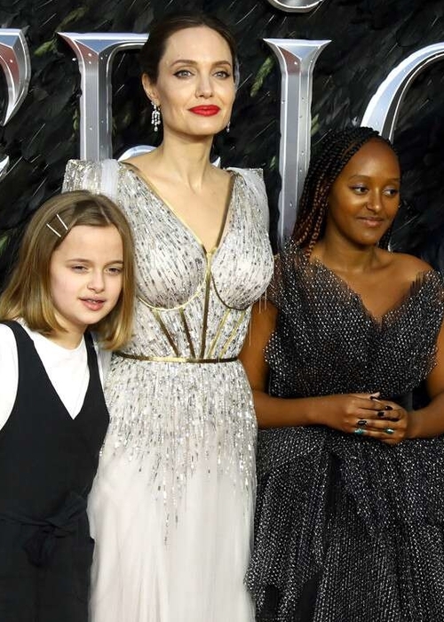 Angelina Jolie تتحدّت عن معاناة إبنتيها الصحيّة