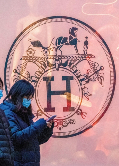 Hermès تعيد افتتاح متجرها في الصين… وتحرز أرباحاً قياسيّة في اليوم الأوّل