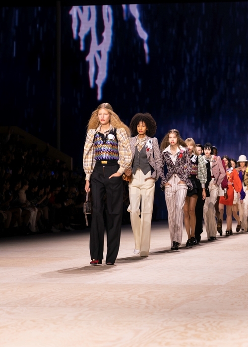 تزامناً مع شهر رمضان… مفاجأة لعاشقات Louis Vuitton في الإمارات