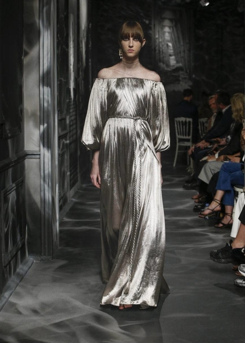 شاهدي عرض Dior مباشرةً من باريس