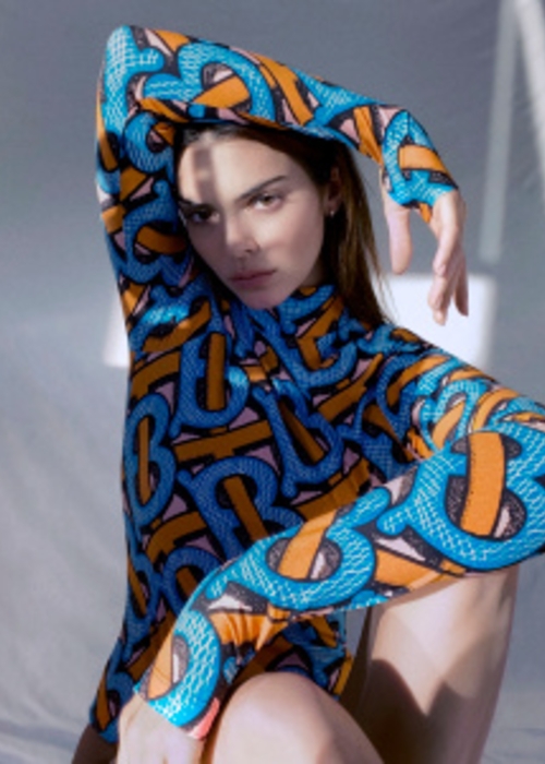 Burberry تطلق مجموعة TB جديدة مخصّصة للصيف