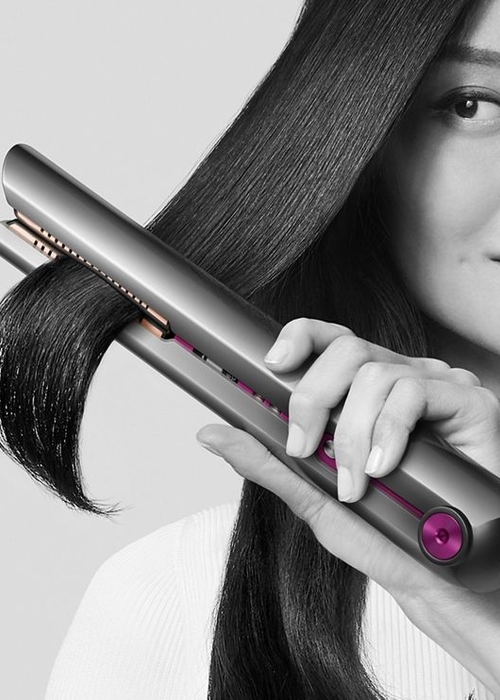كل ما عليك معرفته عن أول جهاز تمليس للشعرمن Dyson