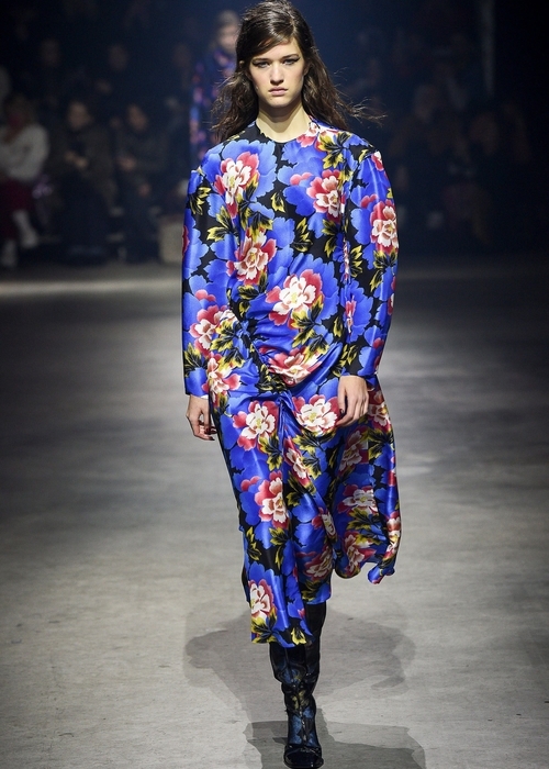 تابعي عرض Kenzo مباشرةً من باريس