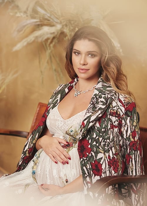 Lara Scandar تكشف عن حملها حصرياً عبر ماري كلير العربيّة