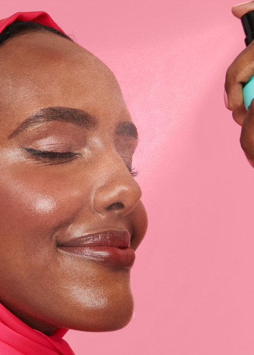 الحل الأسرع لإخفاء مسامات البشرة الواسعة من Benefit Cosmetics