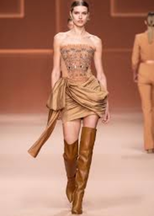 تابعي عرض Elisabetta Franchi من داخل منزلك