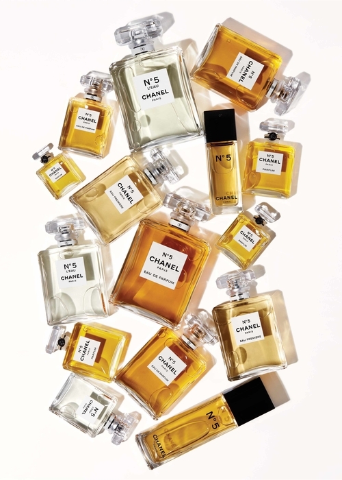 الأزهار الأسطوريّة في عطر Chanel N°5 الأيقونيّ