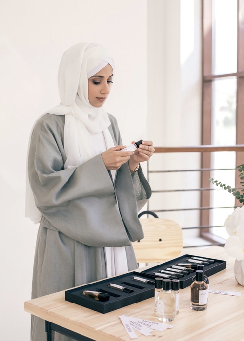 خمس إماراتيات يتربعن على عرش عالم الجمال