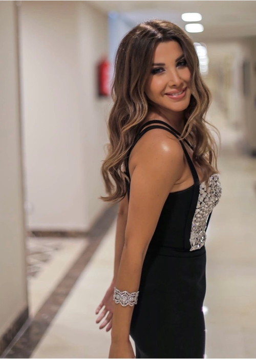 نانسي عجرم بأحدث إطلالاتها إلى جانب والدتها… هل تشببهها؟