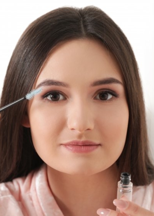 زيت الخروع للرموش وتكثيف الحواجب