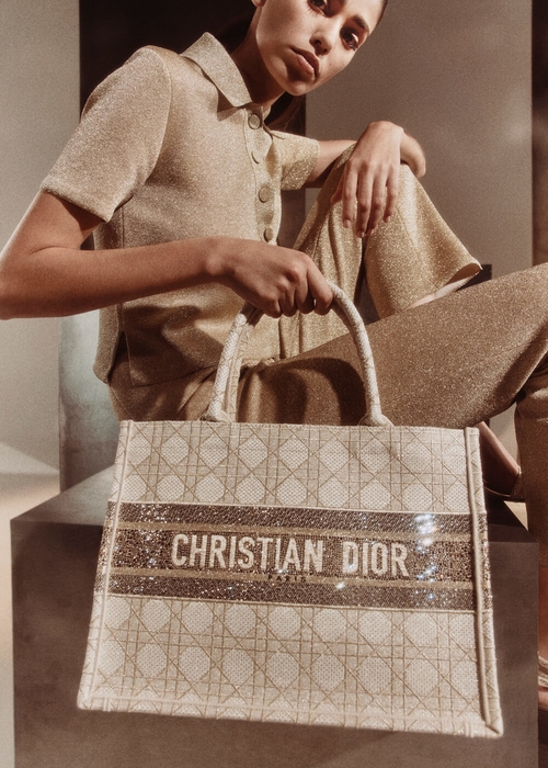 Dior ترتقي برمزها المشرق والخالد
