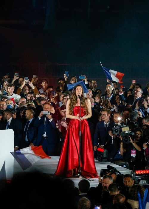 المصريّة Farrah El Dibany تضيء سماء باريس… وتتألّق ببصمةٍ عربيّة