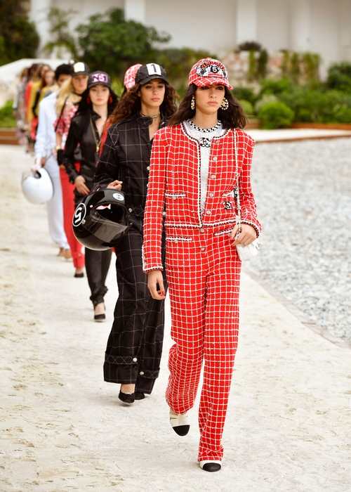 كوني أوّل من يكتشف مجموعة Chanel Cruise 2022 – 2023